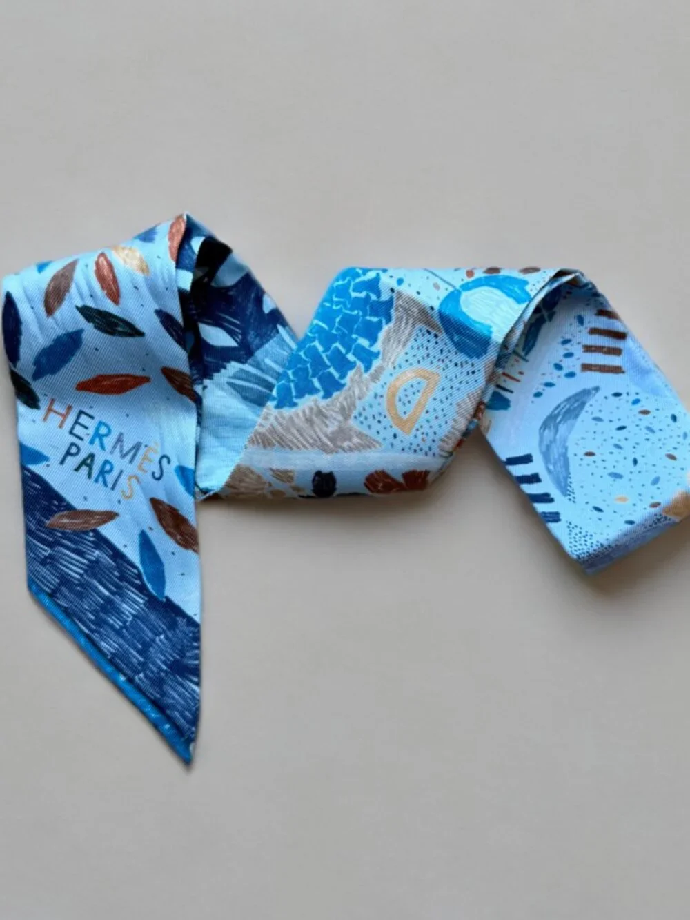 Hermes Blue Chacun Fait Son Nid Silk Twilly Scarf